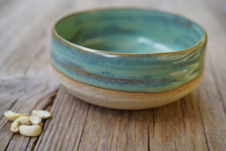 Preview: handgetöpferte Bowl Keramik Schale für Müsli, Suppe oder Salat in türkisblau beige natur