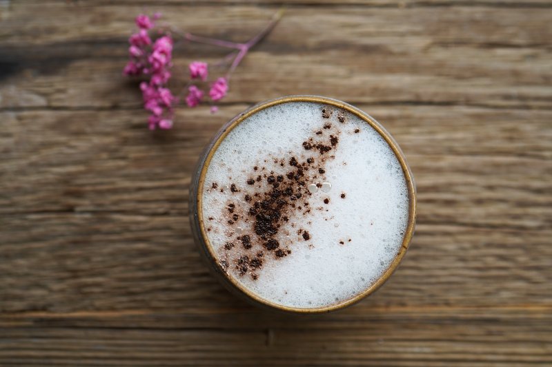 Handgefertigter Keramik Espressobecher – graublau braun mit zarten Sprenkeln