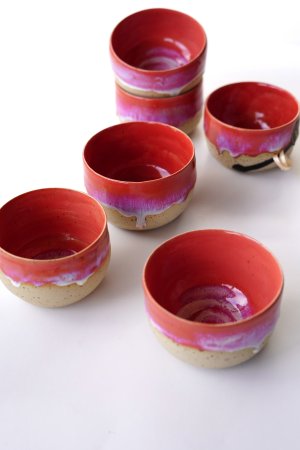 handgetöpferter Cappuccino Keramik Becher weiß rot rose