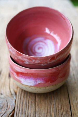 handgetöpferter Cappuccino Keramik Becher weiß rot rose