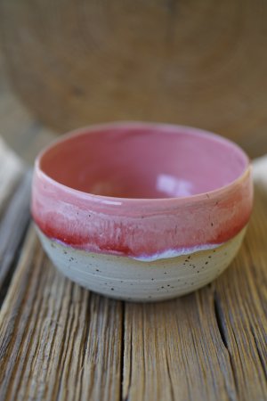 Handgefertigte Keramikbecher – rosa mit rot weißem melange Farbspiel