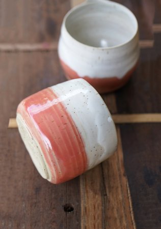 handgetöpferter weiß rot rosé Keramik Kaffee Becher