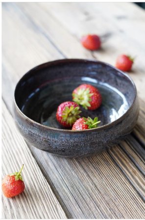 handgetöpferte braun schimmernde Bowl