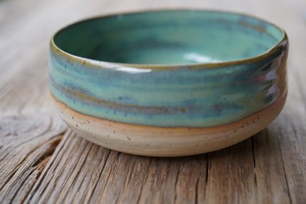 handgetöpferte Bowl Keramik Schale für Müsli, Suppe oder Salat in türkisblau beige natur