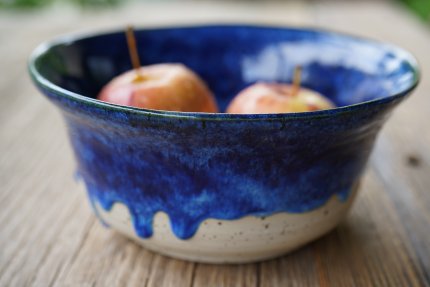 Handgetöpferte Ramen Keramik Schale  – in tiefem Kristallblau