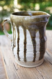 Handgetöpferter Keramik-Krug – naturbelassen & einzigartig